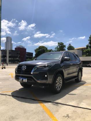 TOYOTA HILUX SW4 2.7 VVT-i FLEX SRV 7L 4X2 AUTOMÁTICO